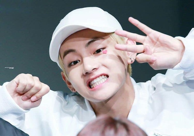 Nh&igrave;n 2 th&aacute;i cực choải nhau chan ch&aacute;t của c&aacute;c nam idol n&agrave;y đến fan ruột cũng... kh&ocirc;ng tin l&agrave; c&ugrave;ng 1 người - Ảnh 9.