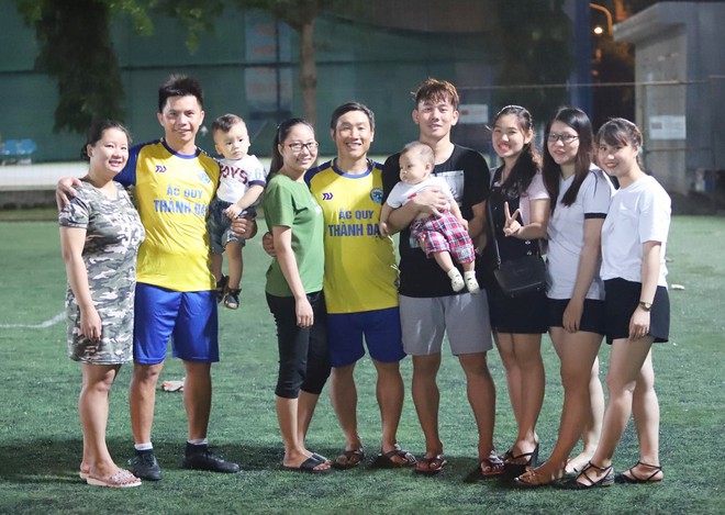 Kh&ocirc;ng được dự AFF Cup 2018, Minh Vương tả xung hữu đột tr&ecirc;n s&acirc;n phủi - Ảnh 8.