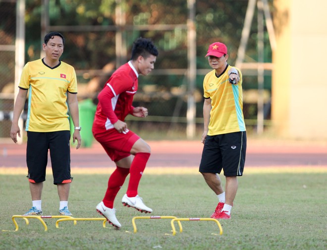 AFF CUP 2018: Đội tuyển Việt Nam mời CĐV rời sân cho buổi tập kín - Ảnh 12.