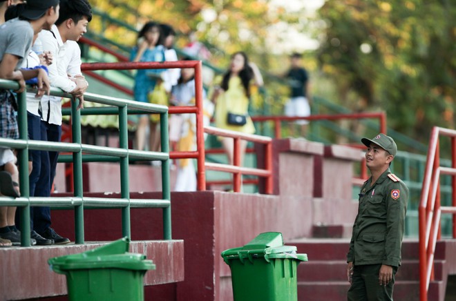 AFF CUP 2018: Đội tuyển Việt Nam mời CĐV rời sân cho buổi tập kín - Ảnh 5.