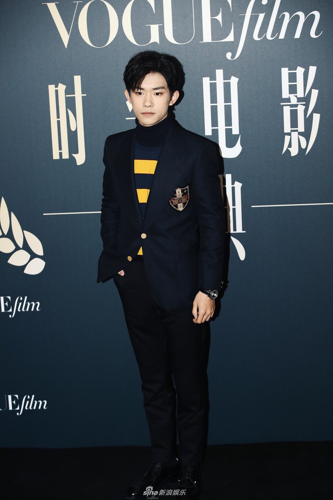 Thảm đỏ Vogue Film: Angela Baby đẹp như c&ocirc;ng ch&uacute;a, Triệu Vy lộ bọng mắt lớn b&ecirc;n Dương Mịch - Ảnh 14.