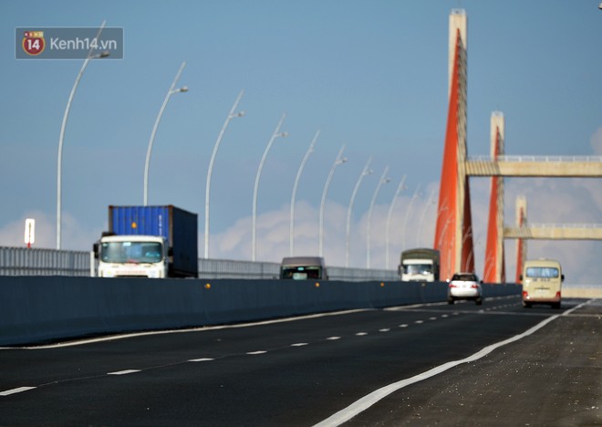 Quảng Ninh: Mới thông xe hơn 2 tháng, cầu Bạch Đằng 7.600 tỷ đã xuất hiện hiện tượng lồi lõm - Ảnh 7.