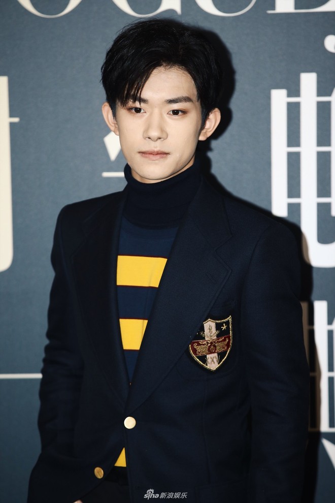 Thảm đỏ Vogue Film: Angela Baby đẹp như c&ocirc;ng ch&uacute;a, Triệu Vy lộ bọng mắt lớn b&ecirc;n Dương Mịch - Ảnh 13.