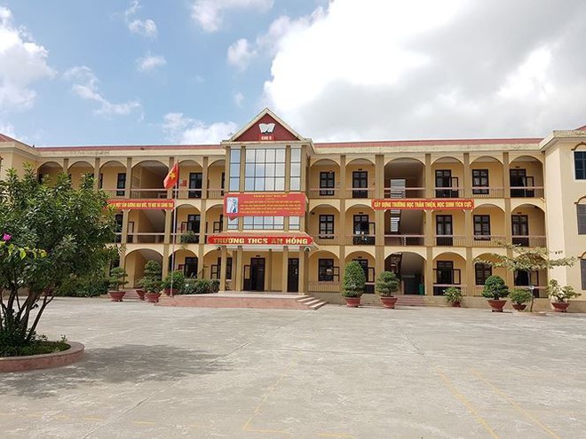 X&aacute;c minh c&ocirc; hiệu ph&oacute; t&uacute;m t&oacute;c dập đầu học sinh v&agrave;o tường - Ảnh 2.