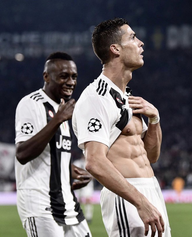 Ronaldo có pha ăn mừng sexy hết nấc sau khi ghi bàn vào lưới MU - Ảnh 5.