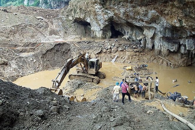 Hai phu vàng mắc kẹt trong hang ở Hòa Bình: Phần nghìn tia hy vọng   - Ảnh 1.