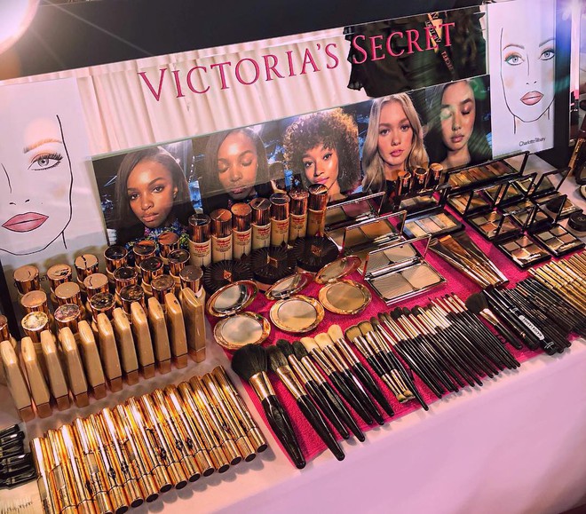 Để trang điểm đẹp như dàn thiên thần Victorias Secret, bạn cần bỏ ra 21 triệu đồng và dùng đến 4 loại son riêng biệt - Ảnh 4.