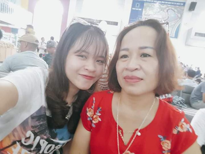 Phụ huynh cực phẩm: M&ecirc; U23 kh&ocirc;ng k&eacute;m g&igrave; con g&aacute;i, xem b&oacute;ng đ&aacute; h&ocirc; to đến đầu ng&otilde; c&ograve;n nghe - Ảnh 2.