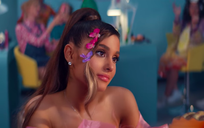 Ariana Grande vào vai cô nàng xấu tính không thể hợp hơn trong MV thank you, next - Ảnh 4.