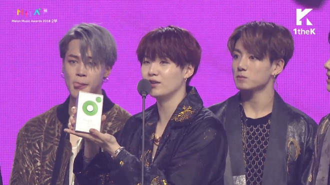 MelOn Music Awards 2018: B.I mếu máo, đi không nổi khi iKON thắng Daesang, BTS “ẵm” Daesang “kép” - Ảnh 5.