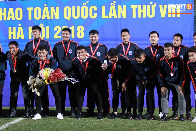 Giành chức vô địch thứ 2 liên tiếp, trung vệ U23 Việt Nam nhớ ơn thầy Park Hang-seo - Ảnh 7.