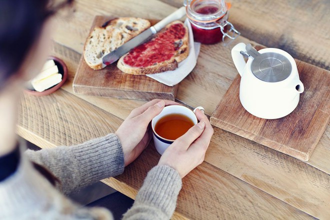 Sáng thức dậy cần tránh làm những việc này để không gây ảnh hưởng xấu tới vùng gan - Ảnh 2.
