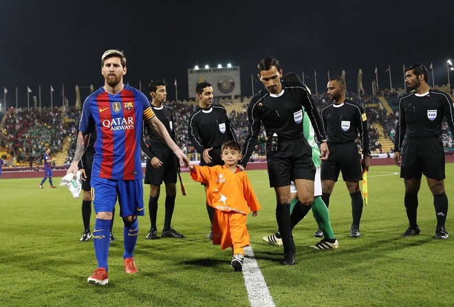 Khi giấc mơ biến thành ác mộng: Cậu bé Afghanistan nổi tiếng rồi phải trốn chạy chỉ vì hâm mộ Messi - Ảnh 3.