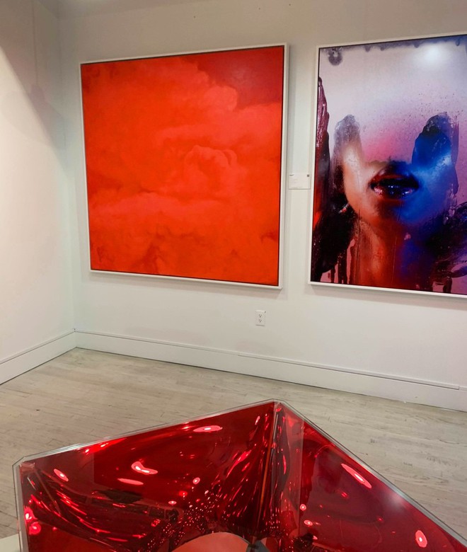 Không chỉ góp mặt trong (RED) Auction, tranh của NTK Thủy Nguyễn còn được đấu giá 100.000 USD - Ảnh 1.