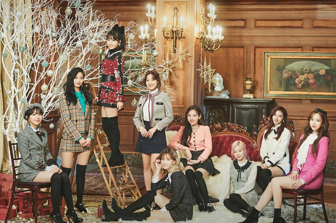 TWICE xinh đẹp rạng ngời trong MV Gi&aacute;ng sinh, đối đầu với EXO v&agrave; nữ ho&agrave;ng nhạc số thế hệ mới - Ảnh 1.