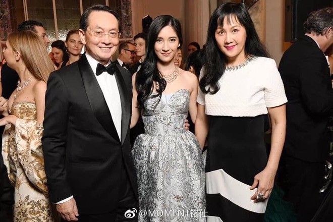 Từng định đi làm thêm để phụ giúp gia đình, cô gái bất ngờ phát hiện bố mình là CEO giàu sụ, còn mẹ là diễn viên TVB nổi tiếng - Ảnh 3.