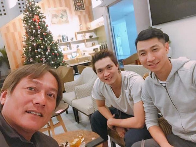 Tiền vệ Tuấn Anh từ bỏ m&aacute;i t&oacute;c l&atilde;ng tử, biến h&igrave;nh khiến người h&acirc;m mộ ph&aacute;t sốt - Ảnh 1.