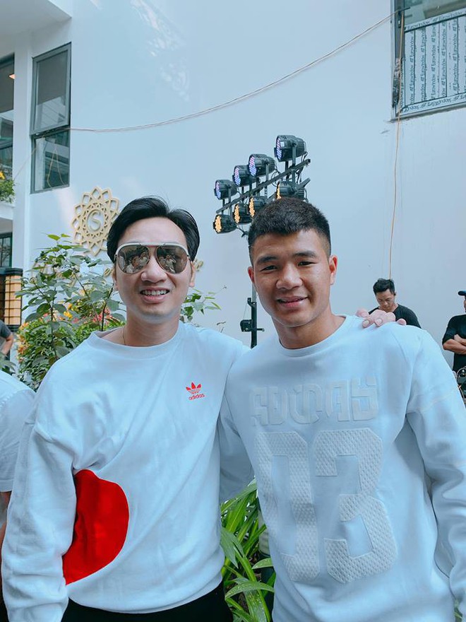 Đức Chinh bị chỉ trích vì bỏ lỡ 3 lần ghi bàn, sao Vbiz đồng loạt lên tiếng bênh vực - Ảnh 2.