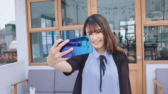 Chiếc điện thoại b&iacute; ẩn xuất hiện trong tr&agrave;o lưu g&acirc;y sốt tr&ecirc;n TikTok - Ảnh 2.