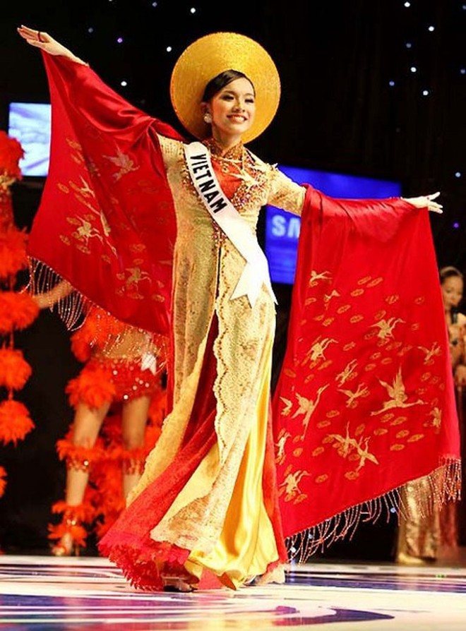 Trước B&aacute;nh M&igrave; của H&rsquo;Hen Ni&ecirc;, Việt Nam từng ghi dấu ấn tại Miss Universe bởi loạt quốc phục độc đ&aacute;o n&agrave;y - Ảnh 11.