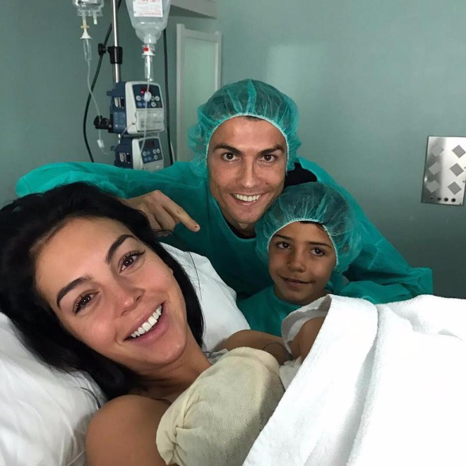 Cristiano Ronaldo cuối cùng đã lên tiếng về tin đồn chuẩn bị làm đám cưới tại nước Ý thơ mộng - Ảnh 4.