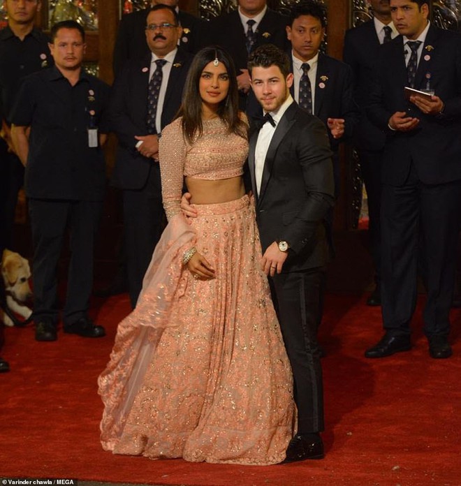 Sau đám cưới, Nick Jonas và Hoa hậu Thế giới lại trở thành khách mời lộng lẫy tại hôn lễ của rich kid giàu nhất Ấn Độ - Ảnh 2.