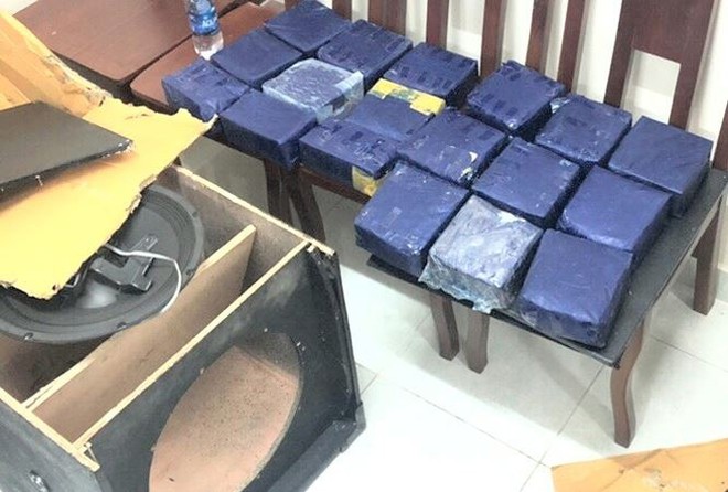 2 đối tượng giấu 19kg ma tu&yacute; trong loa th&ugrave;ng - Ảnh 1.