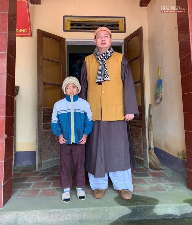 Th&ocirc;ng tin bất ngờ vụ việc b&eacute; trai bị sư thầy đ&aacute;nh t&iacute;m bầm cơ thể - Ảnh 3.