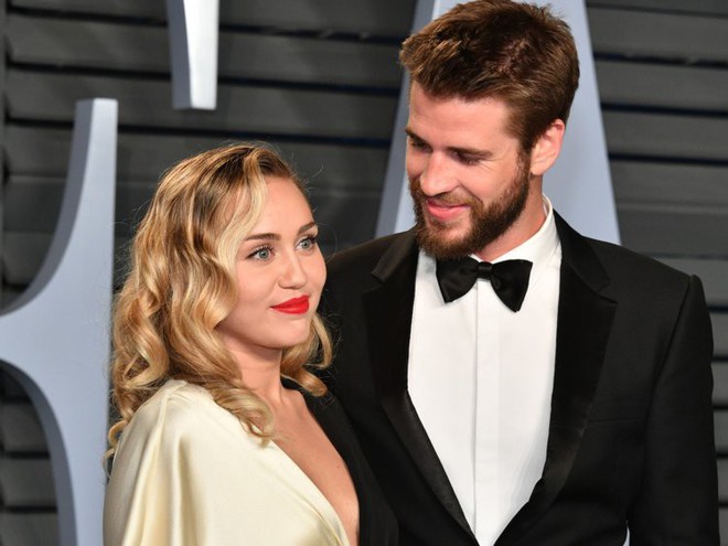 Y&ecirc;u nhau đ&atilde; l&acirc;u, Miley Cyrus vẫn m&ecirc; mẩn body Liam Hemsworth v&agrave; thường l&agrave;m chuyện ấy qua mạng - Ảnh 3.