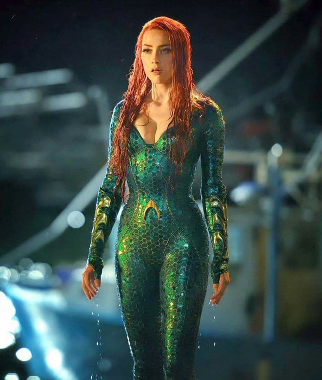 Xuất hiện đầy duyên dáng trên phố, mỹ nhân Aquaman Amber Heard không cần hở vẫn khoe khéo được vòng 1 căng đầy - Ảnh 5.
