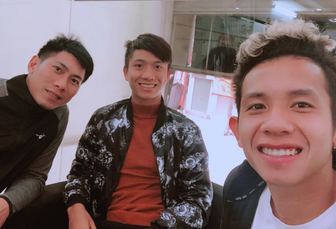 Tuyển Việt Nam ng&agrave;y nghỉ xả hơi: Người đi cắt t&oacute;c, người diện đồ m&ugrave;a đ&ocirc;ng xuống phố - Ảnh 7.