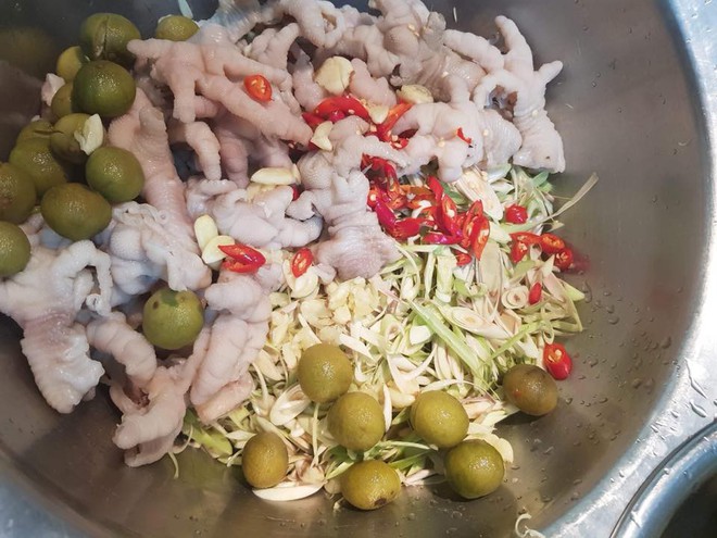 3 món chân gà ngâm chua ngọt chỉ cần đọc tên cũng khiến "hội ghiền ăn vặt" phải xuýt xoa - Ảnh 4. 3 món chân gà ngâm chua ngọt chỉ cần đọc tên cũng khiến "hội ghiền ăn vặt" phải xuýt xoa - Ảnh 4.