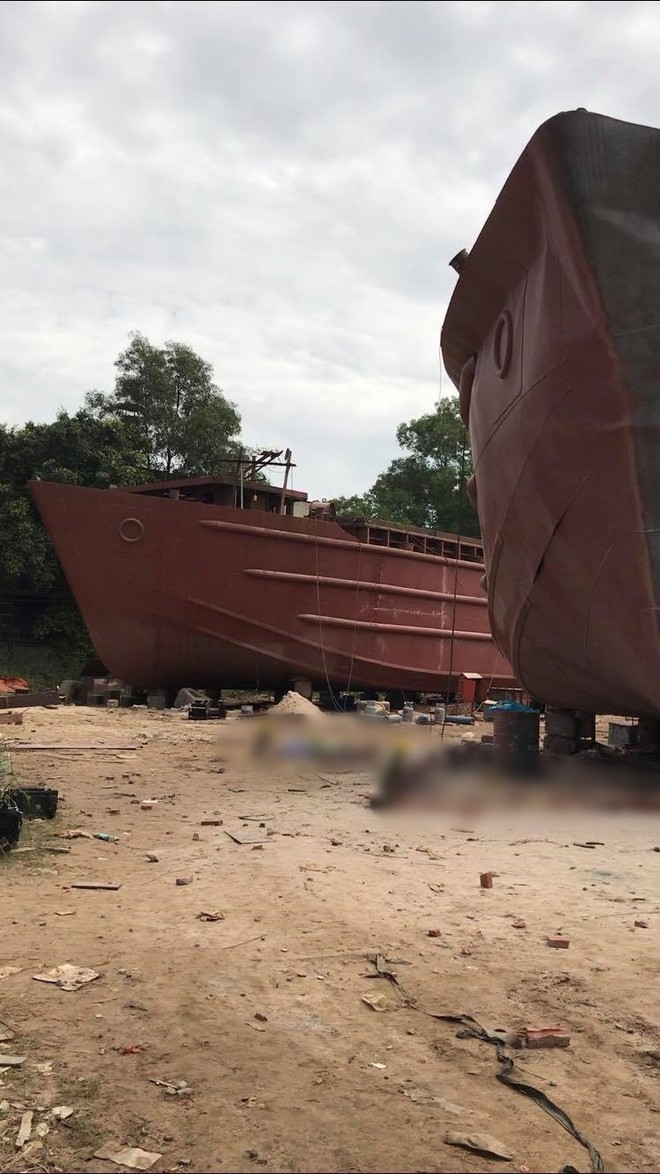 Nổ xưởng đ&oacute;ng t&agrave;u ở S&agrave;i G&ograve;n, 2 người tử vong c&ugrave;ng nhiều người bị thương nằm la liệt - Ảnh 2.