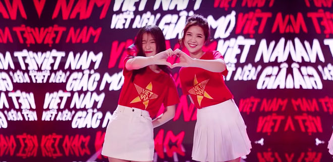 Hơn 50 nghệ sĩ Vpop cùng hoà giọng cổ vũ đội tuyển Việt Nam trước thềm Chung kết AFF Cup 2018 - Ảnh 11.