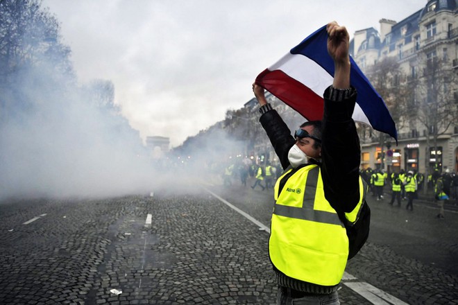 Nước Pháp đứng trước nguy cơ biểu tình tuần thứ 5 liên tiếp vào ngày mai - Ảnh 1.