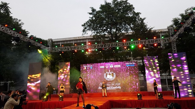 Offline các trường Đại học lớn nhất nước cổ vũ đội tuyển Việt Nam: Dàn gái xinh lung linh nhảy cực sung chờ bóng lăn - Ảnh 34.