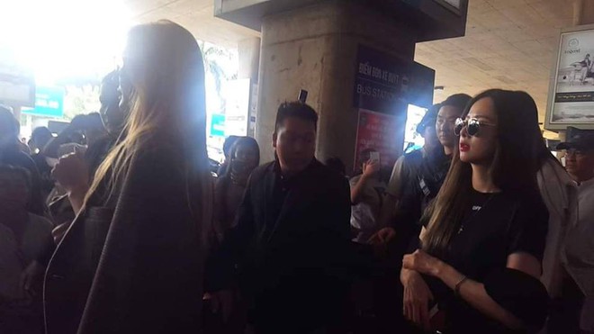 EXID xuất hiện chớp nho&aacute;ng ở s&acirc;n bay T&acirc;n Sơn Nhất, nữ thần Hani chiếm trọn spotlight - Ảnh 3.