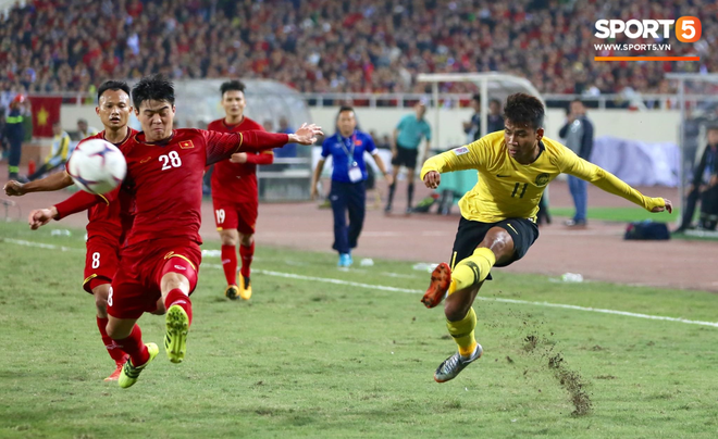 Vô địch AFF Cup, Duy Mạnh không quên tri ân những người hùng thầm lặng tại Mỹ Đình - Ảnh 1.