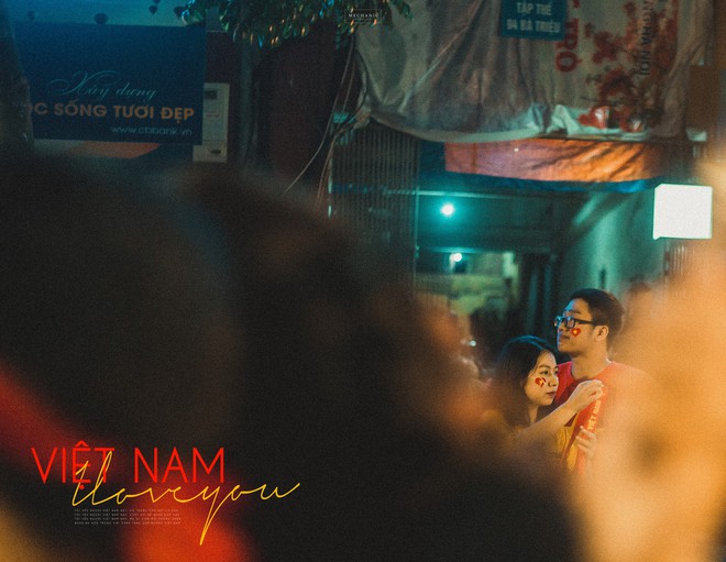Bộ ảnh cổ vũ đội tuyển Việt Nam đáng yêu của sinh viên Thương mại: Khi tình yêu bóng đá và tình yêu đôi lứa hoà chung nhịp đập - Ảnh 10.