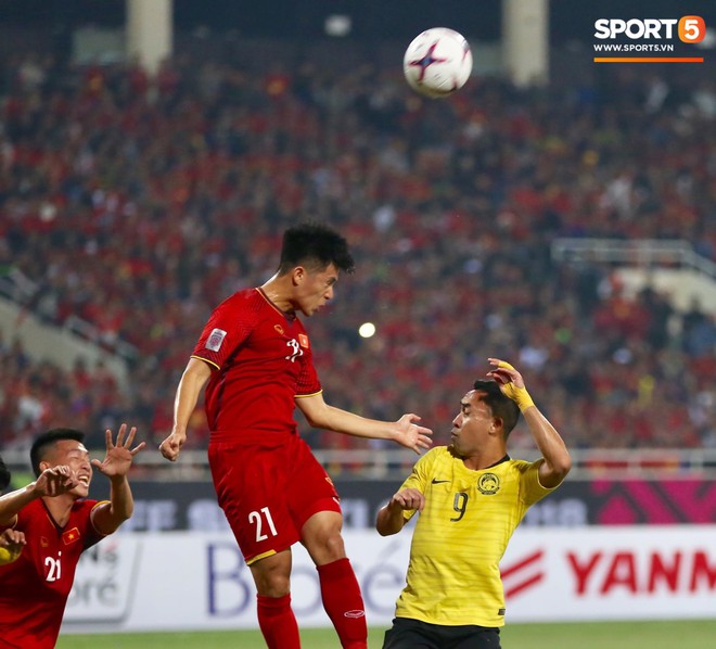 Đình Trọng gặp chấn thương lạ ở bàn chân sau khi vô địch AFF Cup 2018 - Ảnh 1.