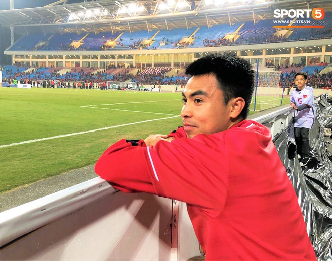 Cậu b&eacute; nhặt b&oacute;ng Đức Huy nay l&agrave; nh&agrave; v&ocirc; địch: Kh&ocirc;ng ai đ&aacute;nh thuế giấc mơ của c&aacute;c em hết - Ảnh 2.