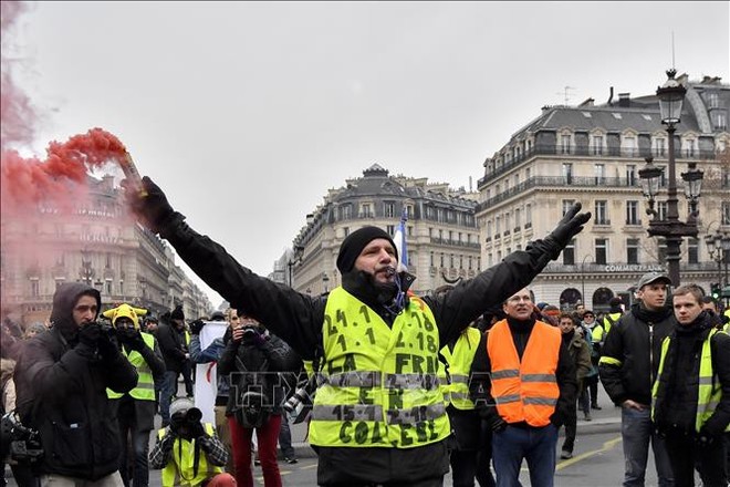  Pháp: Số lượng người biểu tình Áo vàng giảm mạnh  - Ảnh 1.