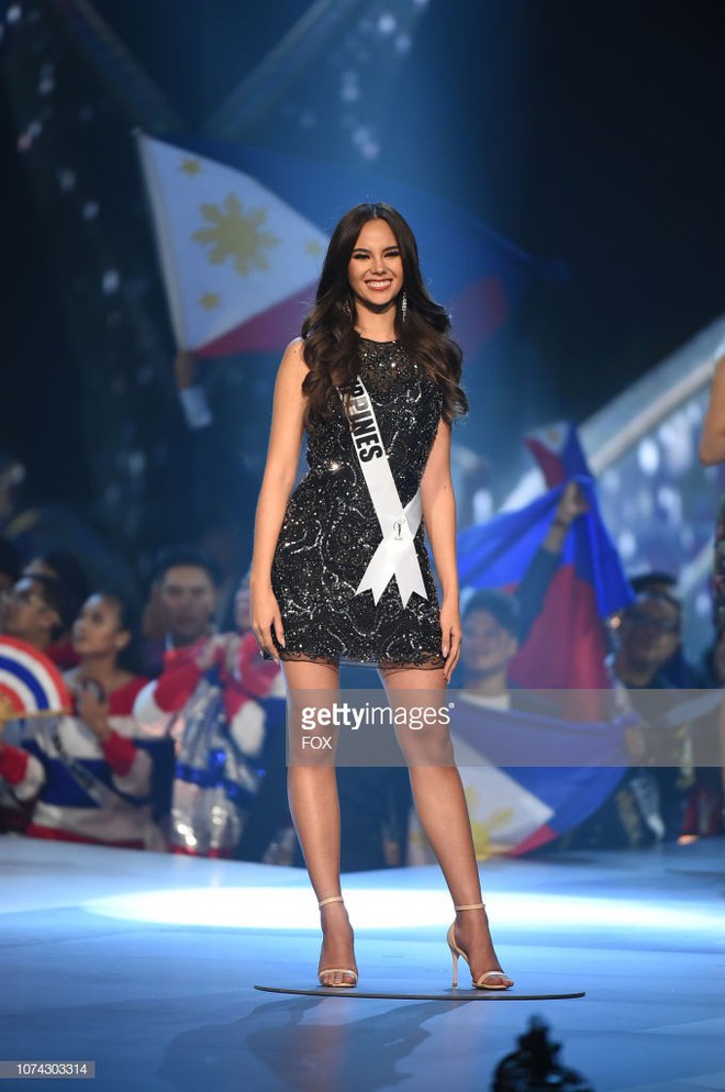 Style của tân Hoa hậu Hoàn vũ Catriona Gray: từ đầu đến cuối đều lộng lẫy như bà hoàng, phần nào đoán được trước cái kết viên mãn - Ảnh 13.