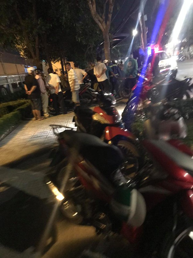 Kinh h&atilde;i khi thấy x&aacute;c nam thanh ni&ecirc;n treo lơ lửng tại nh&agrave; chờ xe bu&yacute;t ở S&agrave;i G&ograve;n - Ảnh 2.