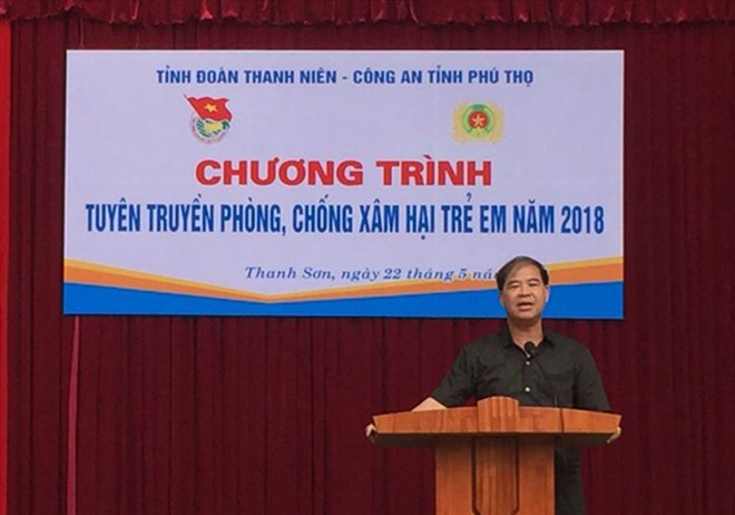 Hiệu trưởng dâm ô nam sinh từng “tuyên chiến” với nạn xâm hại trẻ em - Ảnh 1.