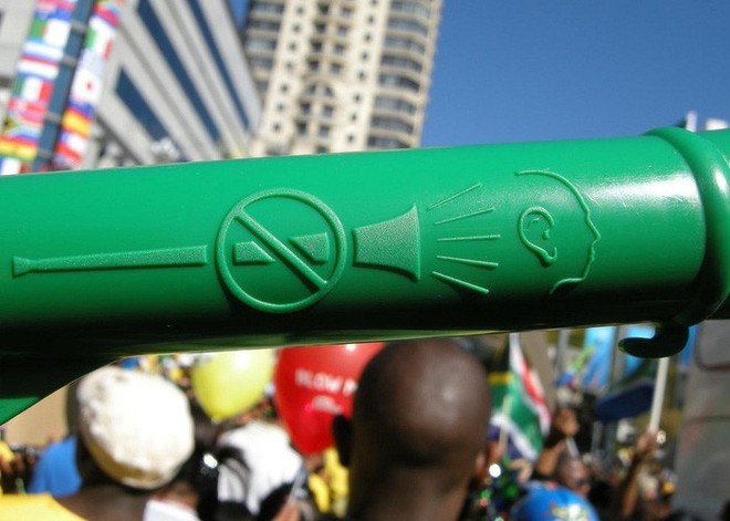 Nói không với kèn vuvuzela: Những tác hại khi cổ vũ bằng chiếc kèn bị cả thế giới xua đuổi - Ảnh 4.