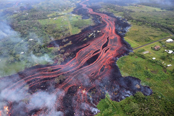 5 vụ núi lửa phun trào kinh khủng nhất năm 2018: đầy tàn nhẫn nhưng cũng đẹp diệu kỳ - Ảnh 1.