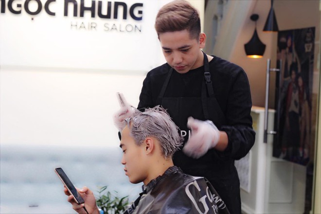 Văn Toàn: Với kinh nghiệm cắt tóc lâu năm và năng lực chuyên môn cao, Văn Toàn trở thành một trong những thợ cắt tóc tốt nhất ở Hà Nội. Hãy xem ảnh của anh ta và tận hưởng những kiểu tóc đẹp và sáng tạo mà anh ta đã tạo ra.