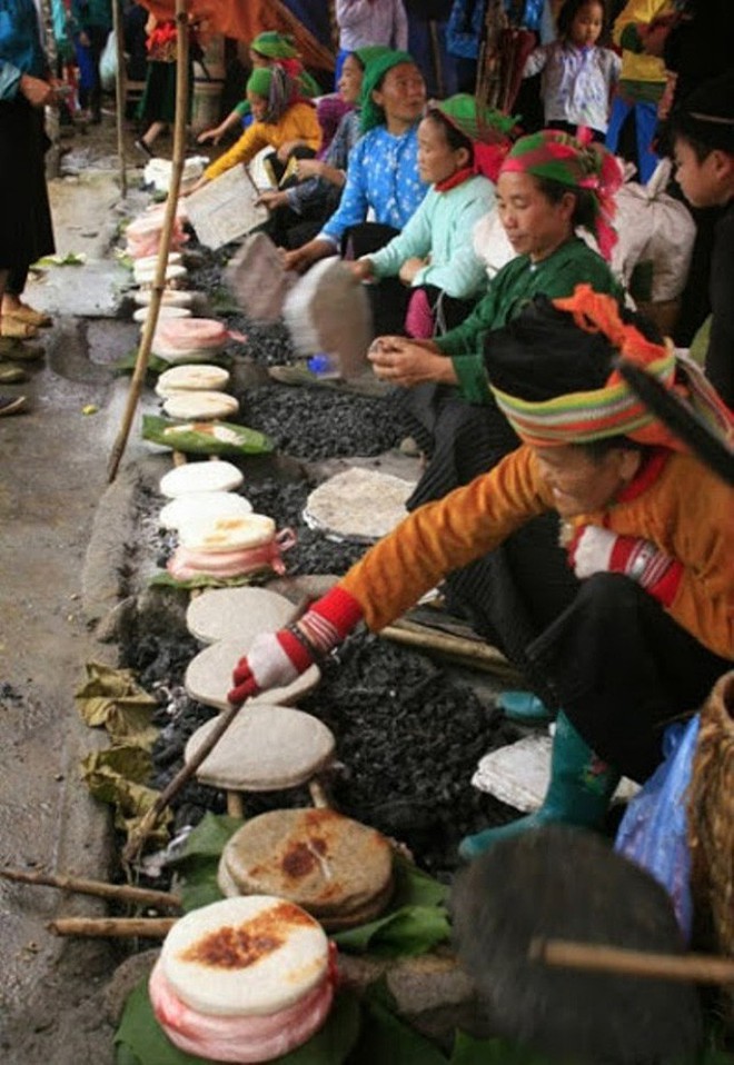 Thứ bánh gắn liền với loài hoa nổi tiếng của Hà Giang lại là một đặc sản mà ai lên đây cũng phải tìm ăn thử - Ảnh 3.