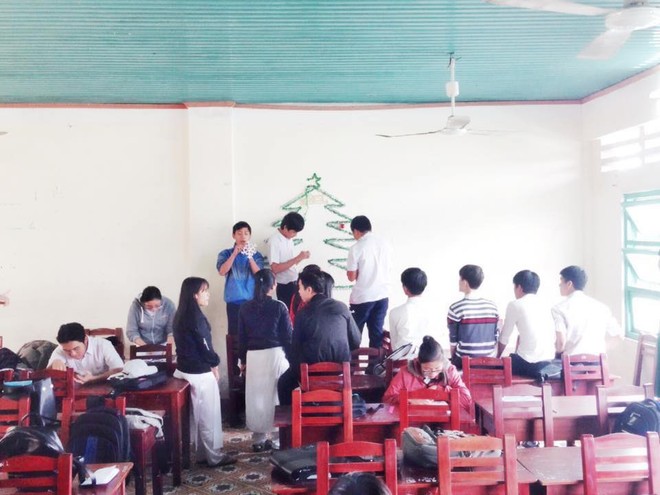 Bất chấp cơn ác mộng thi học kỳ đến gần, học sinh vẫn tưng bừng trang hoàng lớp học chào mừng Giáng sinh - Ảnh 5.